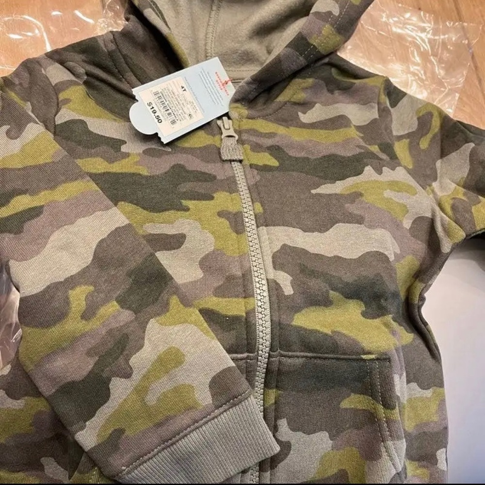 Camo/orange boys hoodie. 2 pack 
Retail: $19.50
My price: $11
‼️TARGET BRAND‼️